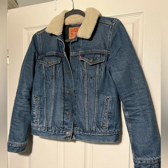 Levi Strauss Jean Jacket with Sherpa Collar - Picture 2 of 5